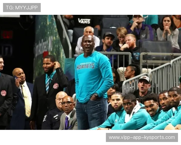 黄蜂队迎战强敌，展现团队精神，黄蜂队员